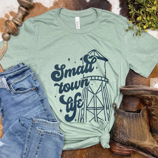 SMALL TOWN LIFE - Graphic Tee